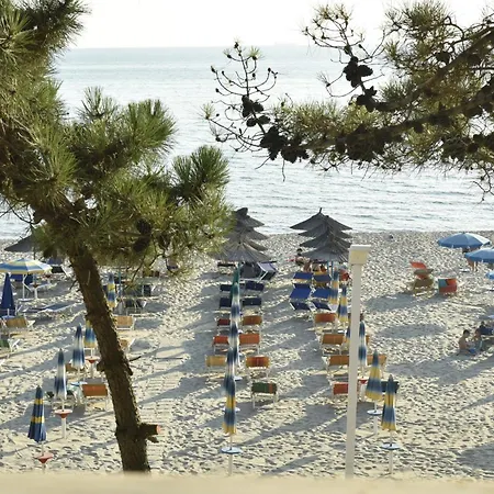 Priam Hotel