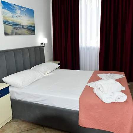 Priam Hotel 3*